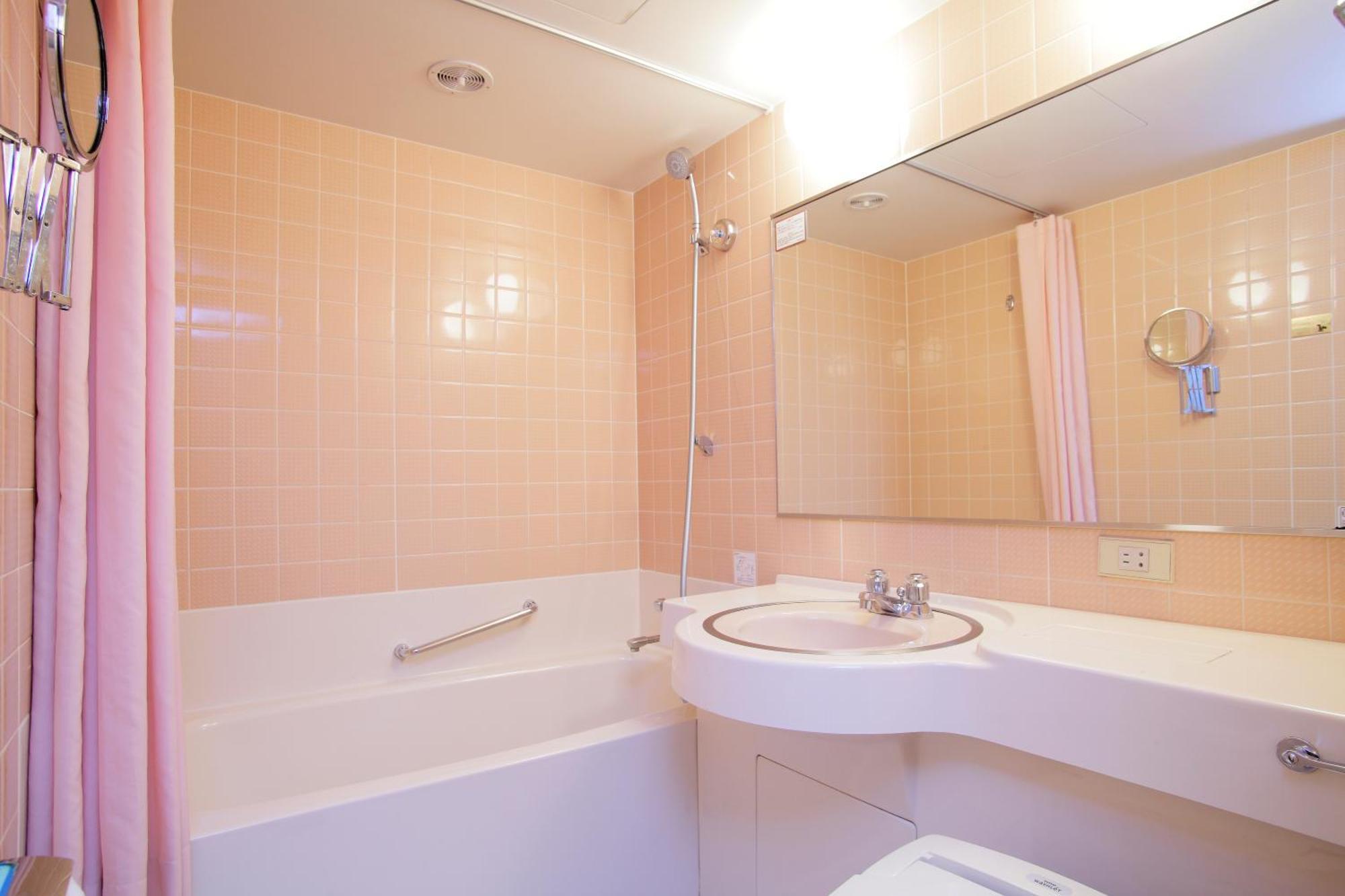 Standard Twin Room Fitness Center Access Non-Smoking