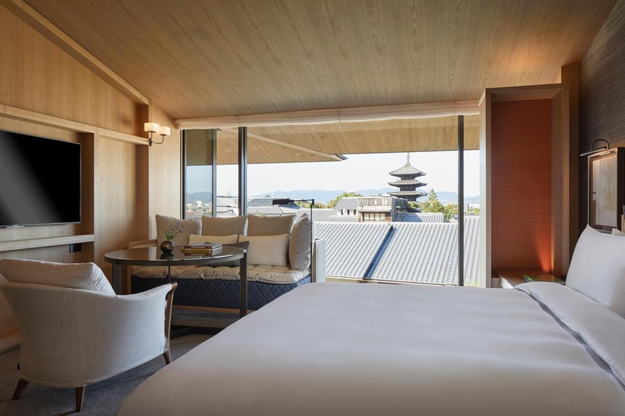 King Room with One King Bed and Pagoda View,1747087343:JPEG